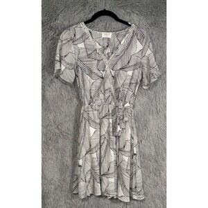 Sienna Sky Black White Leaf Print‎ Wrap Dress XS V Neck Short Sleeve Tie Waist